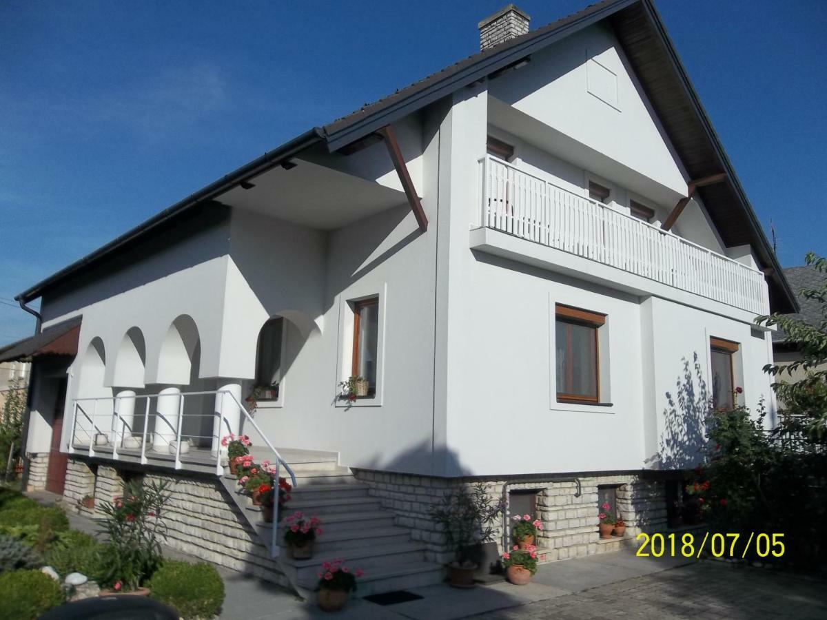 Viragos Vendeghaz Balatonfuered Apartment Exterior photo